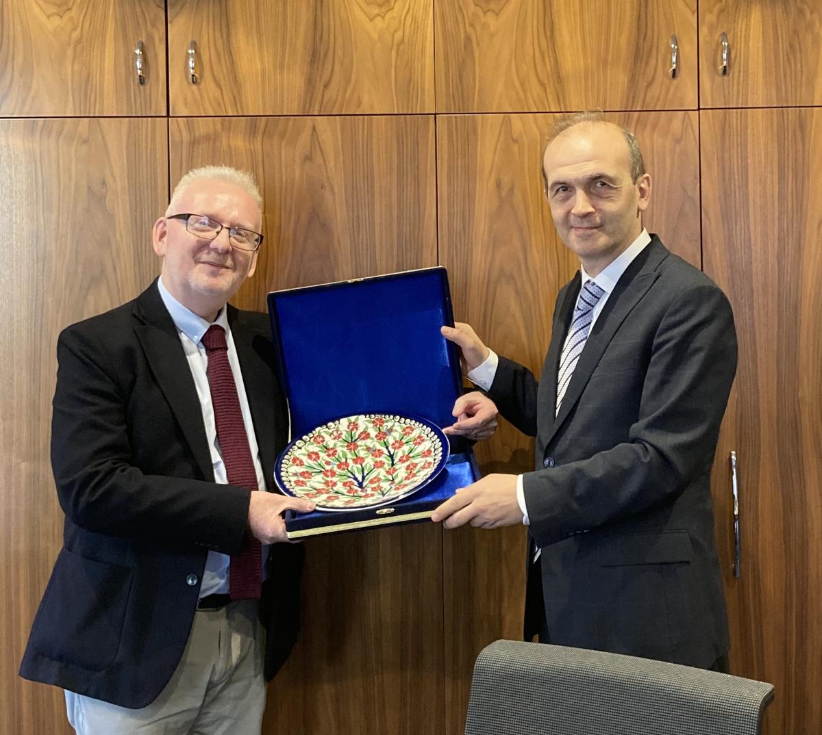 Mr. Tahir Hırslı – Director General for Strategy Development presents David Abbott with a gift to mark the visit of the delegation from the Turkish Ministry of Justice.